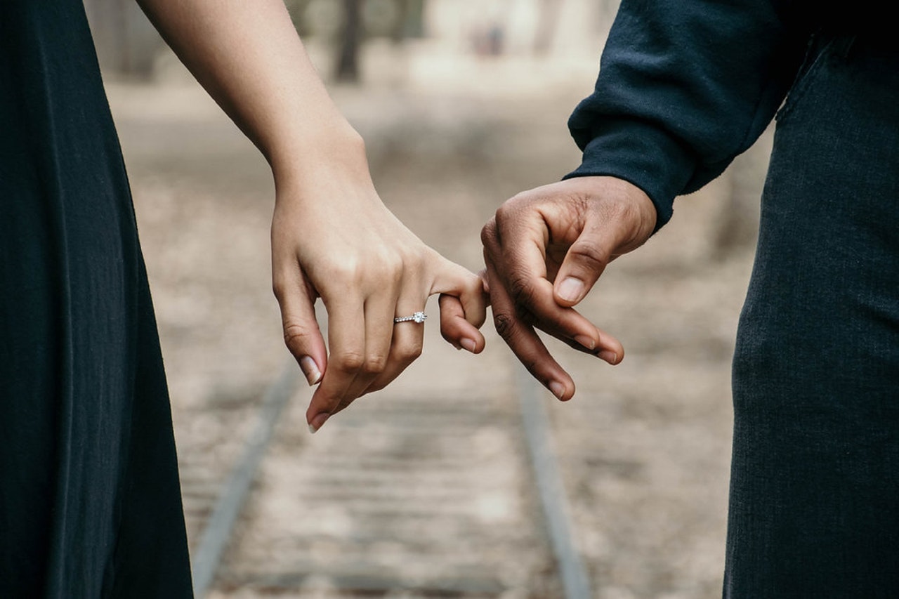 Hands in hands love